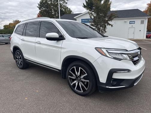 2022 Honda Pilot Touring 8-Passenger