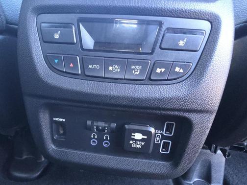 2022 Honda Pilot Touring 8-Passenger