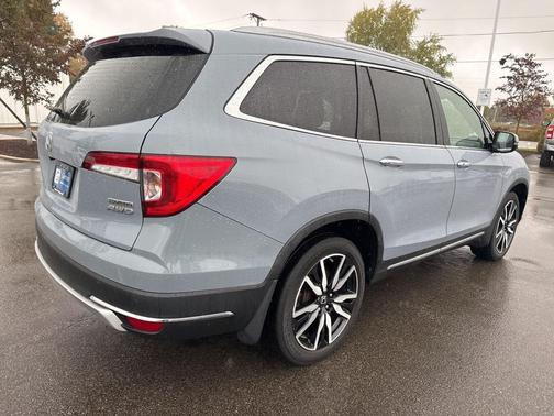 2022 Honda Pilot Touring 8-Passenger