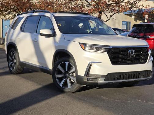2025 Honda Pilot Touring 8-Passenger