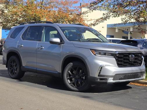 2025 Honda Pilot Touring 8-Passenger