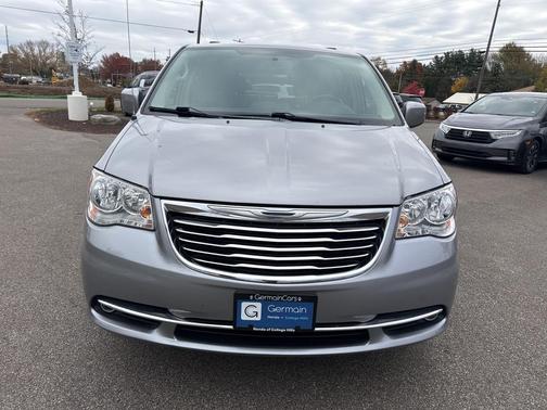 2016 Chrysler Town & Country Touring