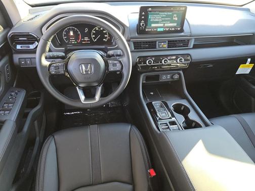 2025 Honda Pilot Touring 8-Passenger