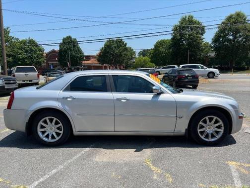 2005 Chrysler 300C Base