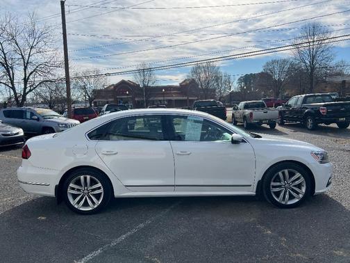 2017 Volkswagen Passat 1.8T SE w/Technology