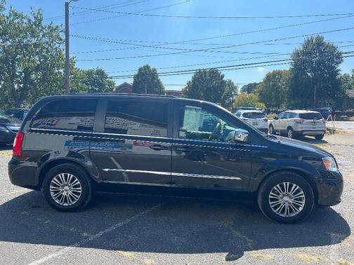2014 Chrysler Town & Country Touring-L
