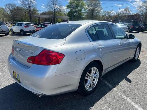 2015 INFINITI Q40 Base