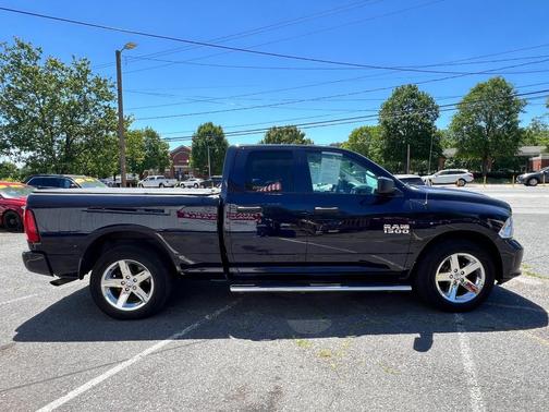 True Blue Pearlcoat 2016 RAM 1500 Tradesman/Express