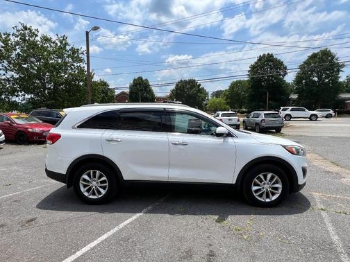 Snow White Pearl 2018 Kia Sorento LX