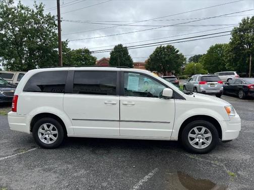 2010 Chrysler Town & Country Touring