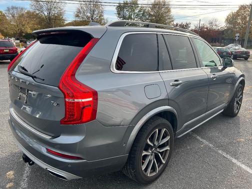2016 Volvo XC90 T6 Momentum