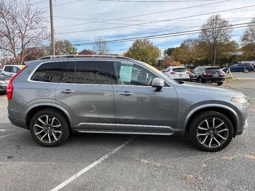 2016 Volvo XC90 T6 Momentum