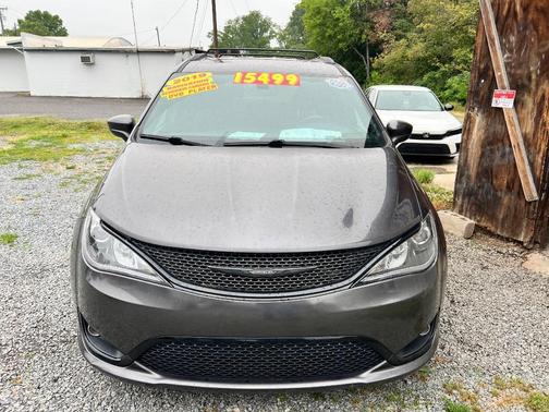 Granite Crystal Metallic Clearcoat 2019 Chrysler Pacifica Touring-L Plus