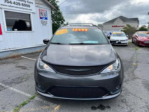 Granite Crystal Metallic Clearcoat 2019 Chrysler Pacifica Touring-L Plus