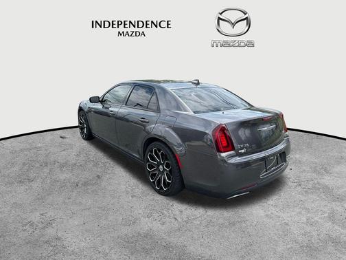2018 Chrysler 300 Touring
