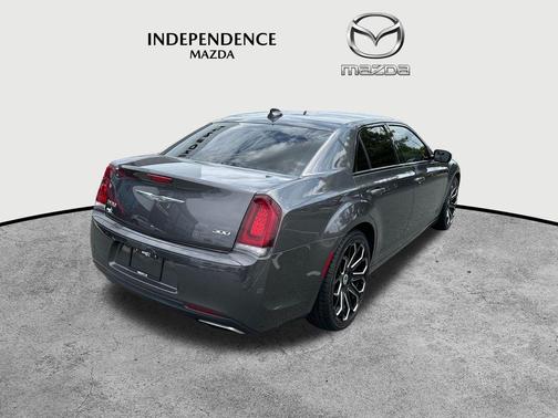 2018 Chrysler 300 Touring