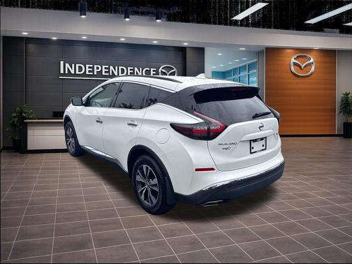 White 2019 Nissan Murano SV