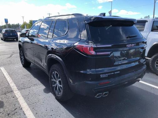 2024 GMC Acadia AWD AT4