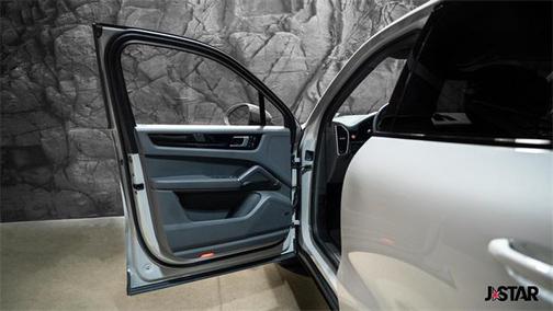 2022 Porsche Cayenne Platinum Edition