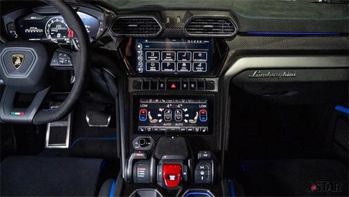 2023 Lamborghini Urus Performante