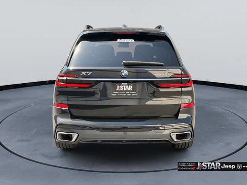 Black Sapphire Metallic 2025 BMW X7 xDrive40i