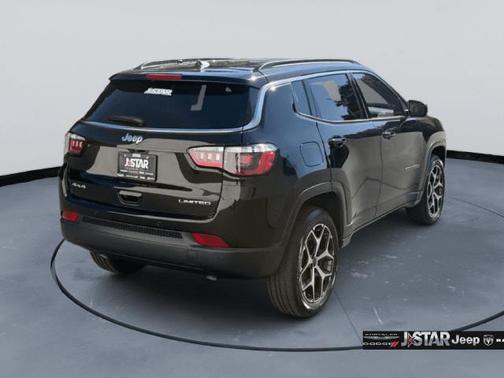 Diamond Black Crystal Pearlcoat 2026 Jeep Compass Limited