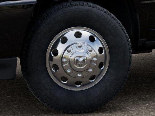 Diamond Black Crystal Pearlcoat 2026 RAM 3500 Laramie Crew Cab 4x4 8' Box
