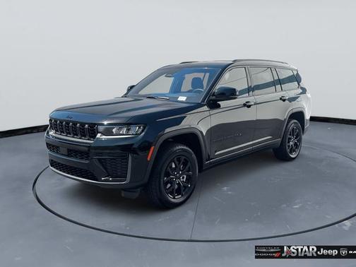 Diamond Black Crystal Pearlcoat 2026 Jeep Grand Cherokee L Altitude