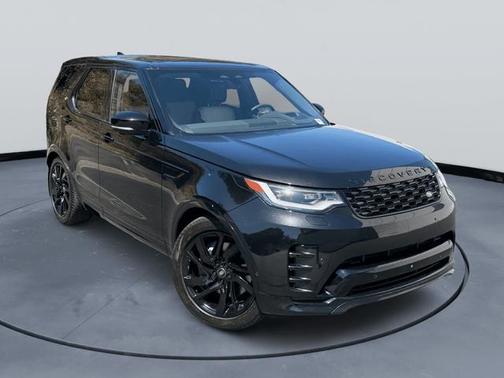 Santorini Black Metallic 2024 Land Rover Discovery P360 Dynamic SE