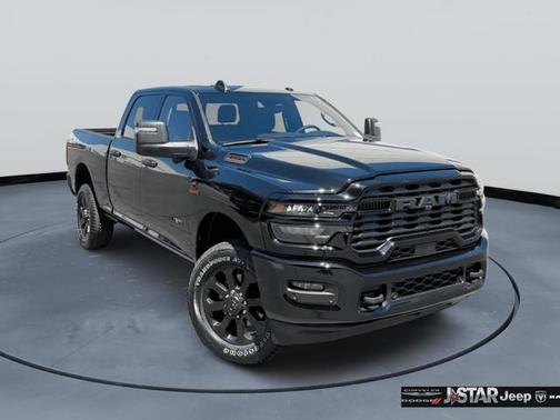 Diamond Black Crystal Pearlcoat 2026 RAM 2500 Big Horn Crew Cab 4x4 6'4' Box