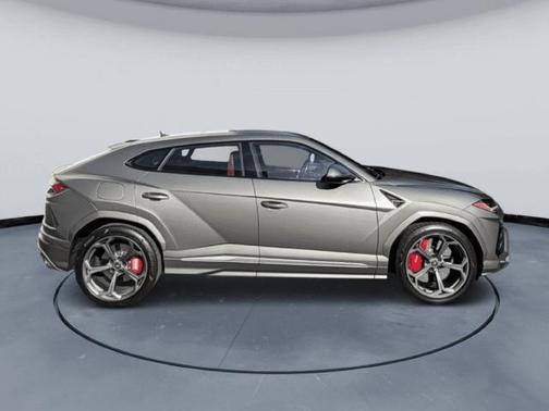 2022 Lamborghini Urus Graphite Capsule