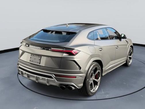 2022 Lamborghini Urus Graphite Capsule