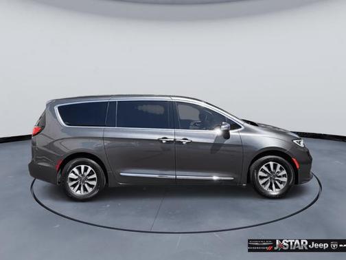 Granite Crystal Metallic Clearcoat 2023 Chrysler Pacifica Hybrid Limited