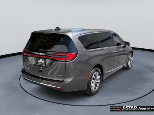 Granite Crystal Metallic Clearcoat 2023 Chrysler Pacifica Hybrid Limited
