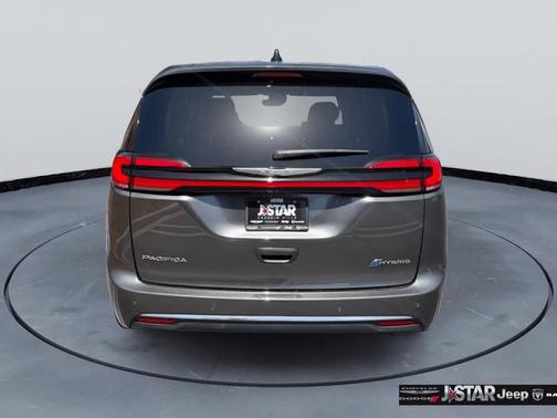 Granite Crystal Metallic Clearcoat 2023 Chrysler Pacifica Hybrid Limited
