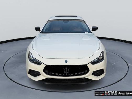 Bianco 2021 Maserati Ghibli Trofeo
