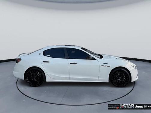 Bianco 2021 Maserati Ghibli Trofeo