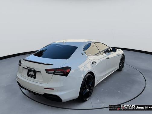 Bianco 2021 Maserati Ghibli Trofeo