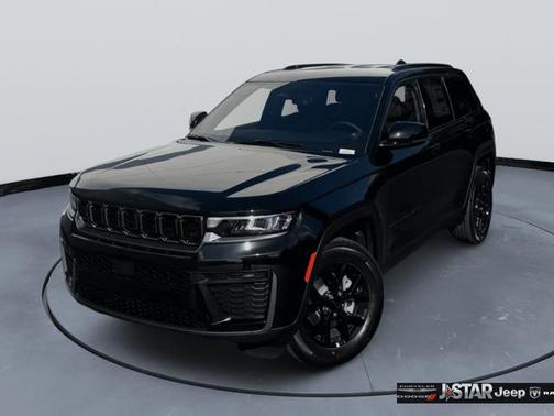Diamond Black Crystal Pearlcoat 2026 Jeep Grand Cherokee Altitude
