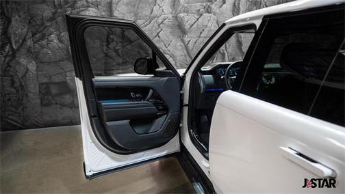2024 Land Rover Range Rover P615 SV