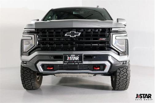 2025 Chevrolet Suburban 4WD Z71