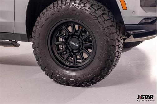 2025 Chevrolet Suburban 4WD Z71