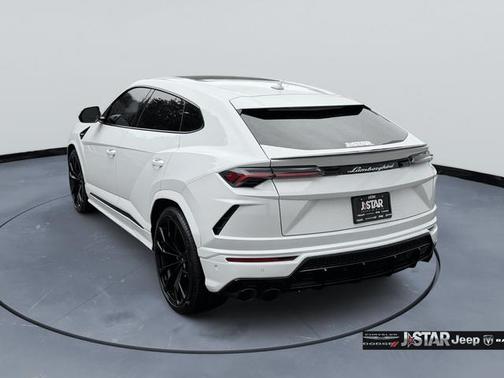 2022 Lamborghini Urus Graphite Capsule