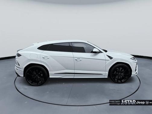 2022 Lamborghini Urus Graphite Capsule