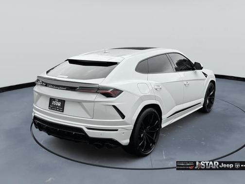 2022 Lamborghini Urus Graphite Capsule