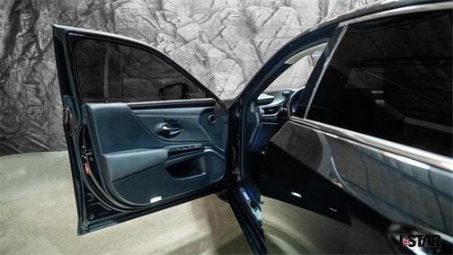 2022 Lexus ES 300h Base