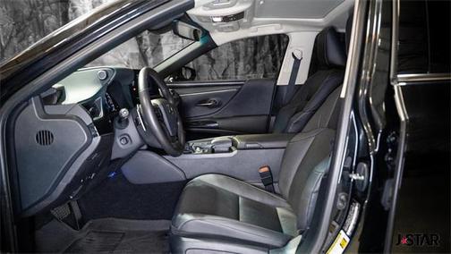 2022 Lexus ES 300h Base
