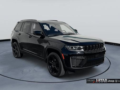 Diamond Black Crystal Pearlcoat 2026 Jeep Grand Cherokee Limited