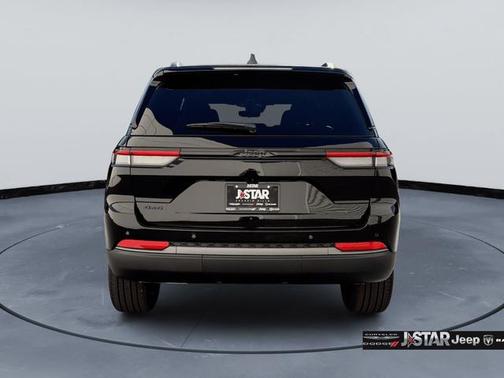 Diamond Black Crystal Pearlcoat 2026 Jeep Grand Cherokee Limited