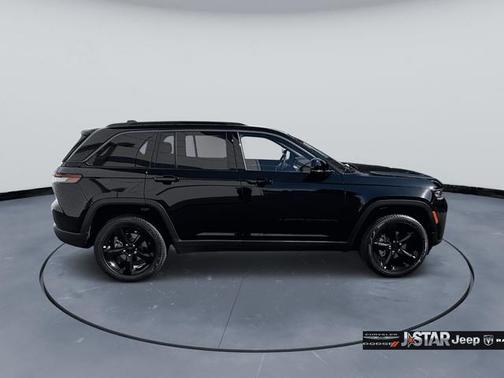 Diamond Black Crystal Pearlcoat 2026 Jeep Grand Cherokee Limited